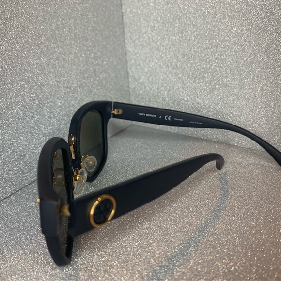 Sporty Tory sunnies - Picture 3 of 4